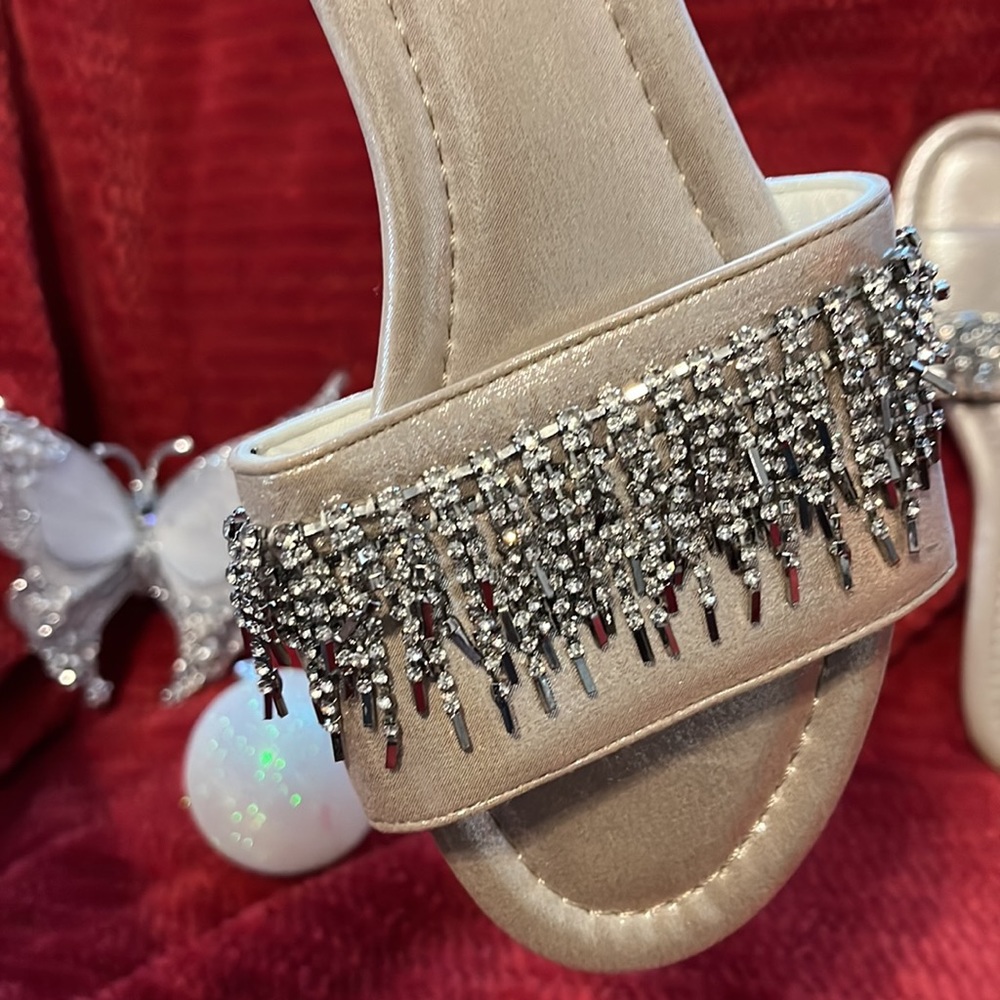 Victoria’s Secret house slippers!! - Picture 2 of 2